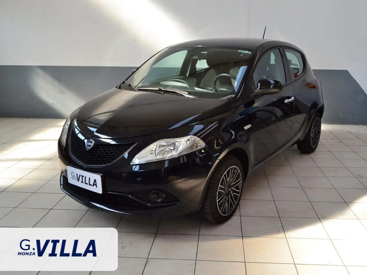 Lancia Ypsilon III 2021 1.0 firefly hybrid Silver s&s 70cv Nero - 1
