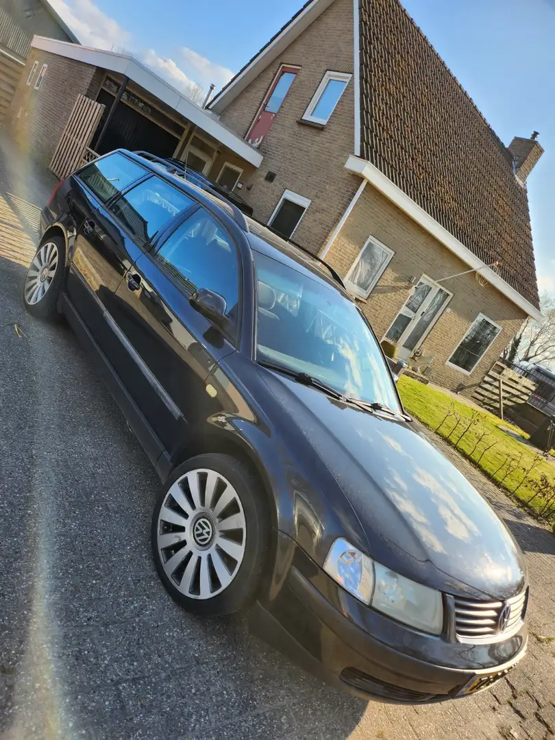 Volkswagen Passat 1.8-5V turbo T.Trendline Negru - 1