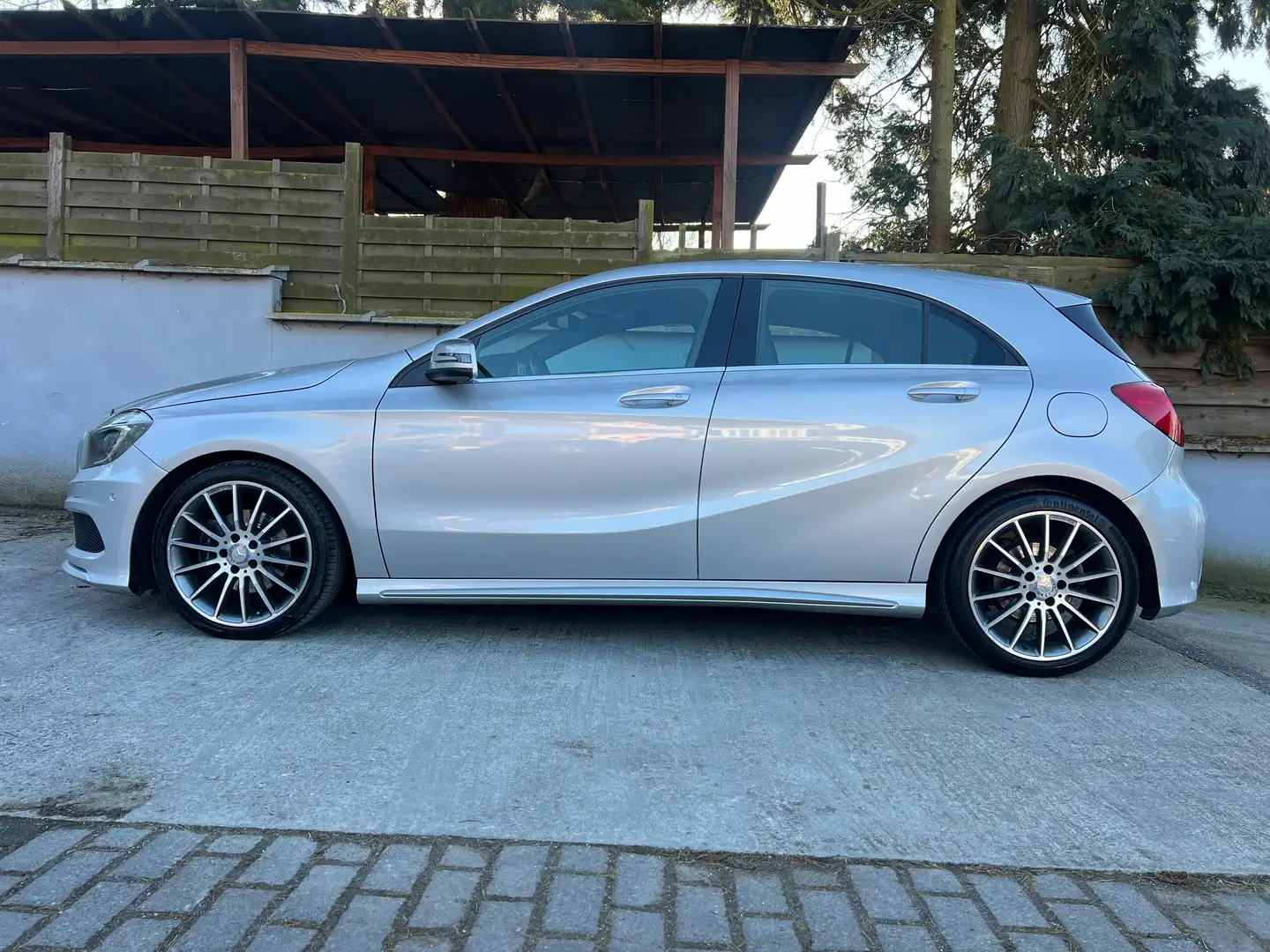 Mercedes-Benz A 180 CDI  Pack Amg Line Sport (navi camera pdc clim) Argent - 2