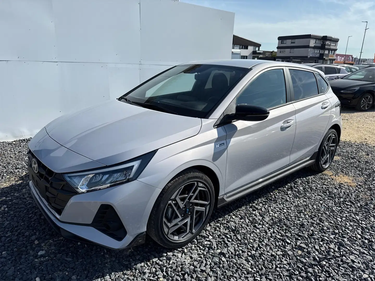 Hyundai i20 N-LINE NAVI KLIMAAUTOMATIK SHZ RFK PDC 1.0 T-GD... Gris - 1