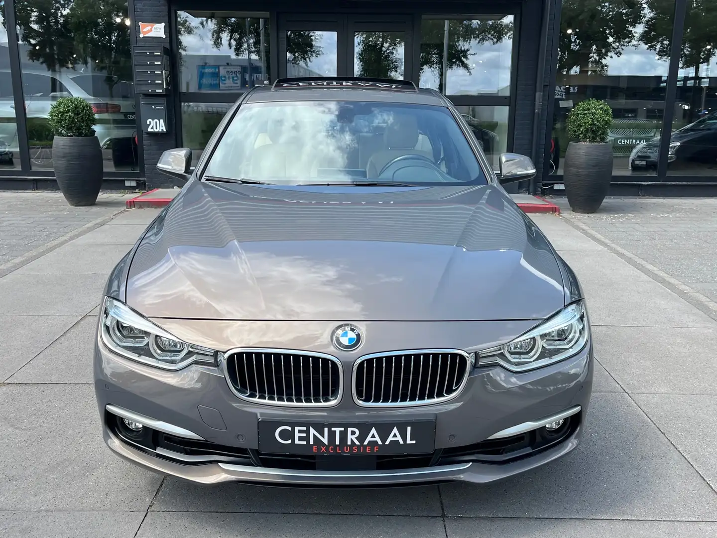 BMW 320 3-serie 320i Luxury Individual 184PK|Schuifdak|Cam Bruin - 2