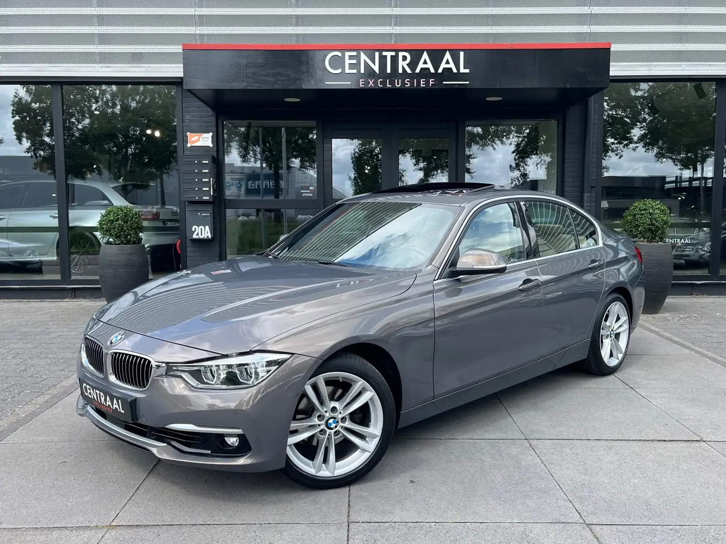BMW 320 3-serie 320i Luxury Individual 184PK|Schuifdak|Cam Bruin - 1