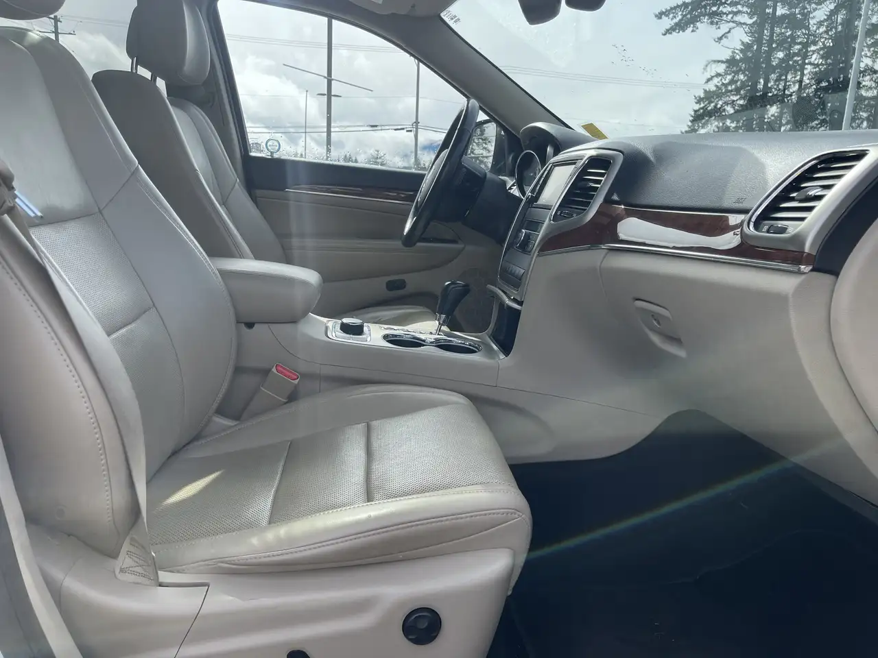Jeep Grand Cherokee снимка Jeep Grand Cherokee