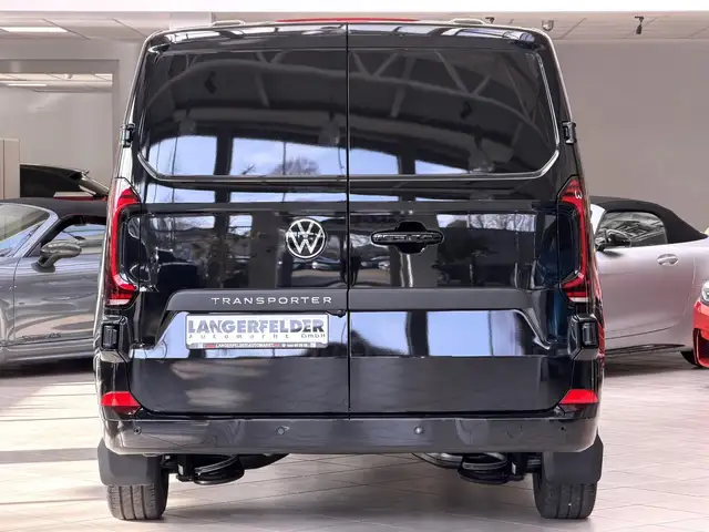 Volkswagen Transporter view 4