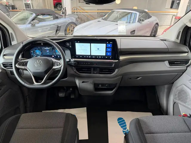 Volkswagen Transporter view 10