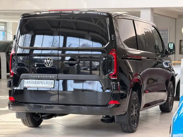Volkswagen Transporter view 3