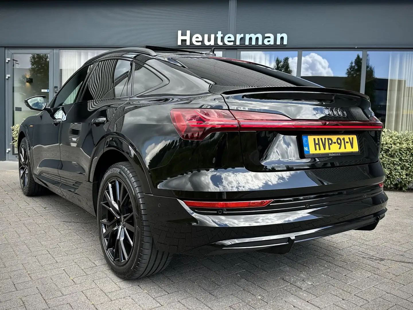 Audi e-tron Sportback 50 Quattro S Line Black Edition/ Pano/ B Zwart - 2