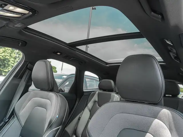Volvo XC60 view 8