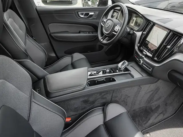 Volvo XC60 view 9