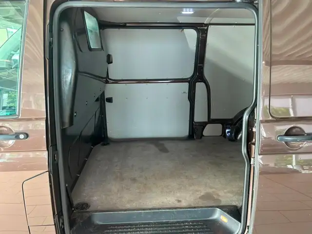 Volkswagen Transporter view 8