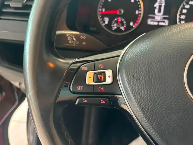 Volkswagen Transporter view 16