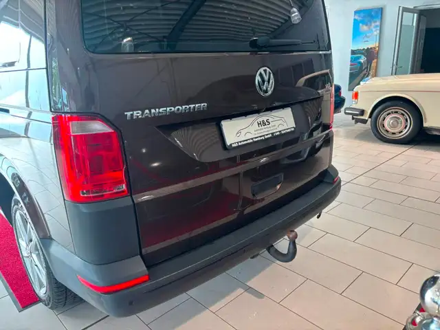 Volkswagen Transporter view 10