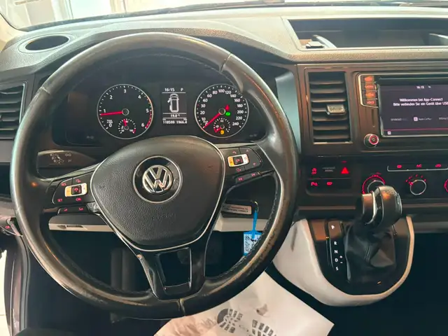 Volkswagen Transporter view 15