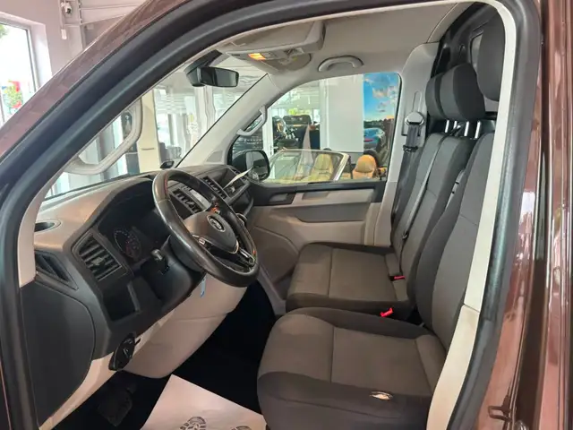 Volkswagen Transporter view 14