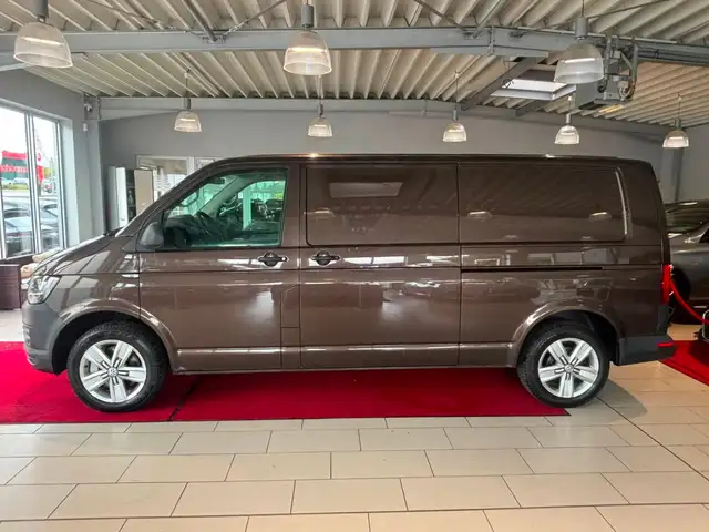 Volkswagen Transporter view 2