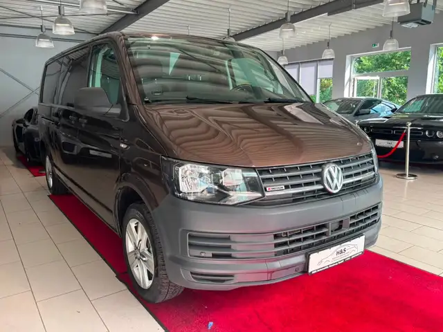 Volkswagen Transporter view 7