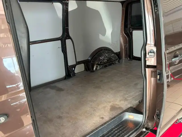 Volkswagen Transporter view 9