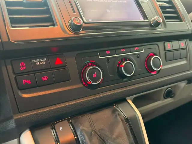 Volkswagen Transporter view 21