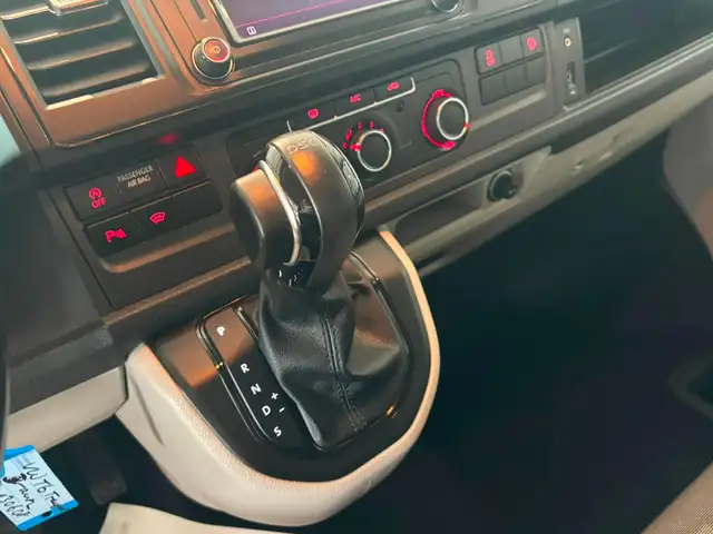Volkswagen Transporter view 20