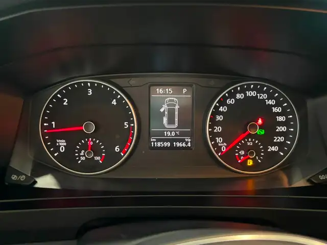 Volkswagen Transporter view 18