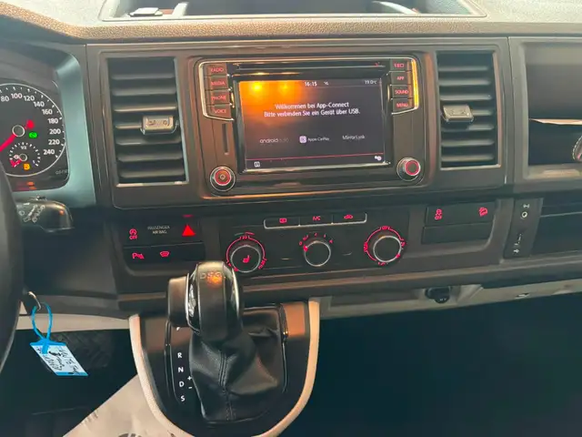 Volkswagen Transporter view 19