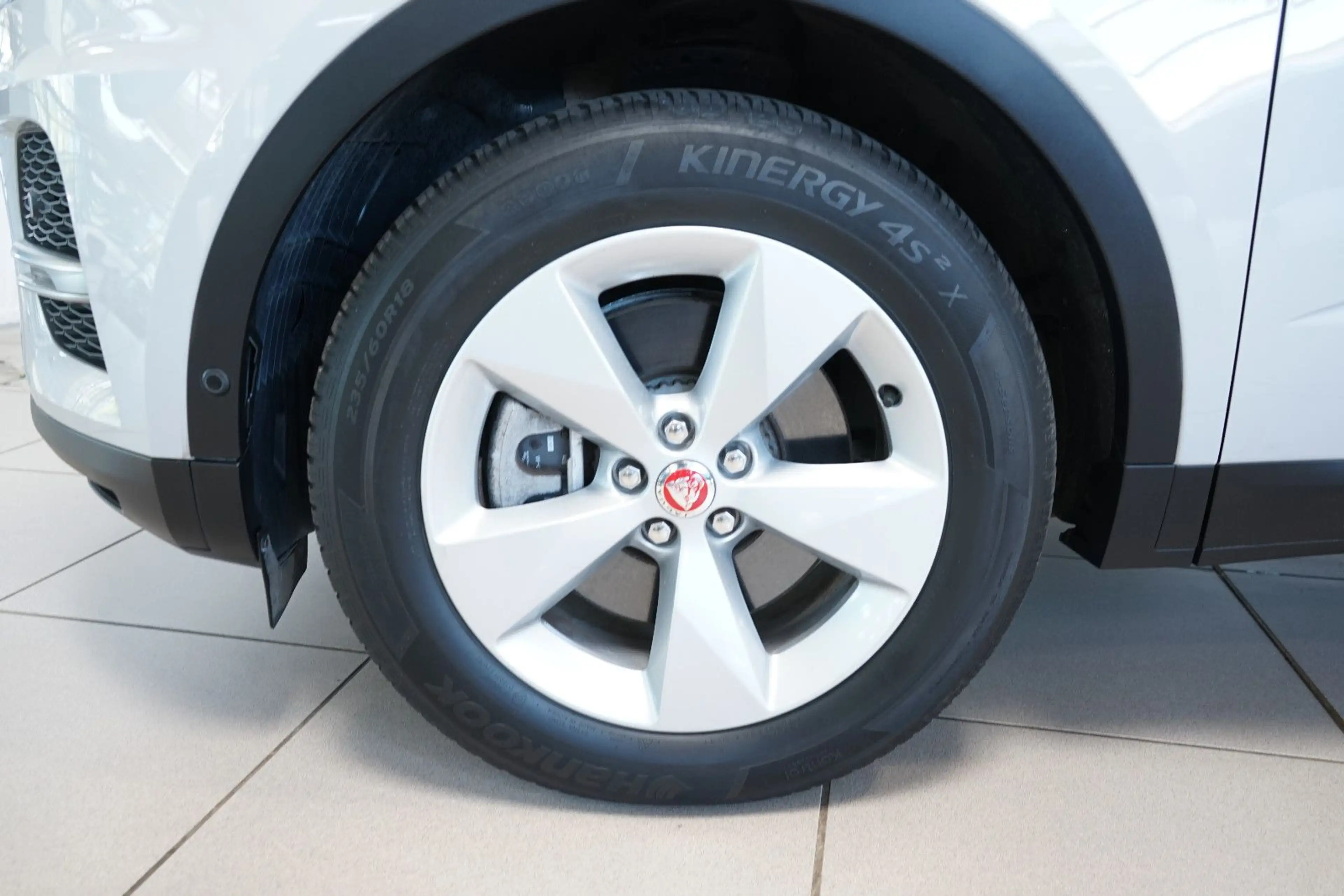 Jaguar E-Pace AWD SHZ+Leder+LED+360+Memory+KeylessEntry — photo 8