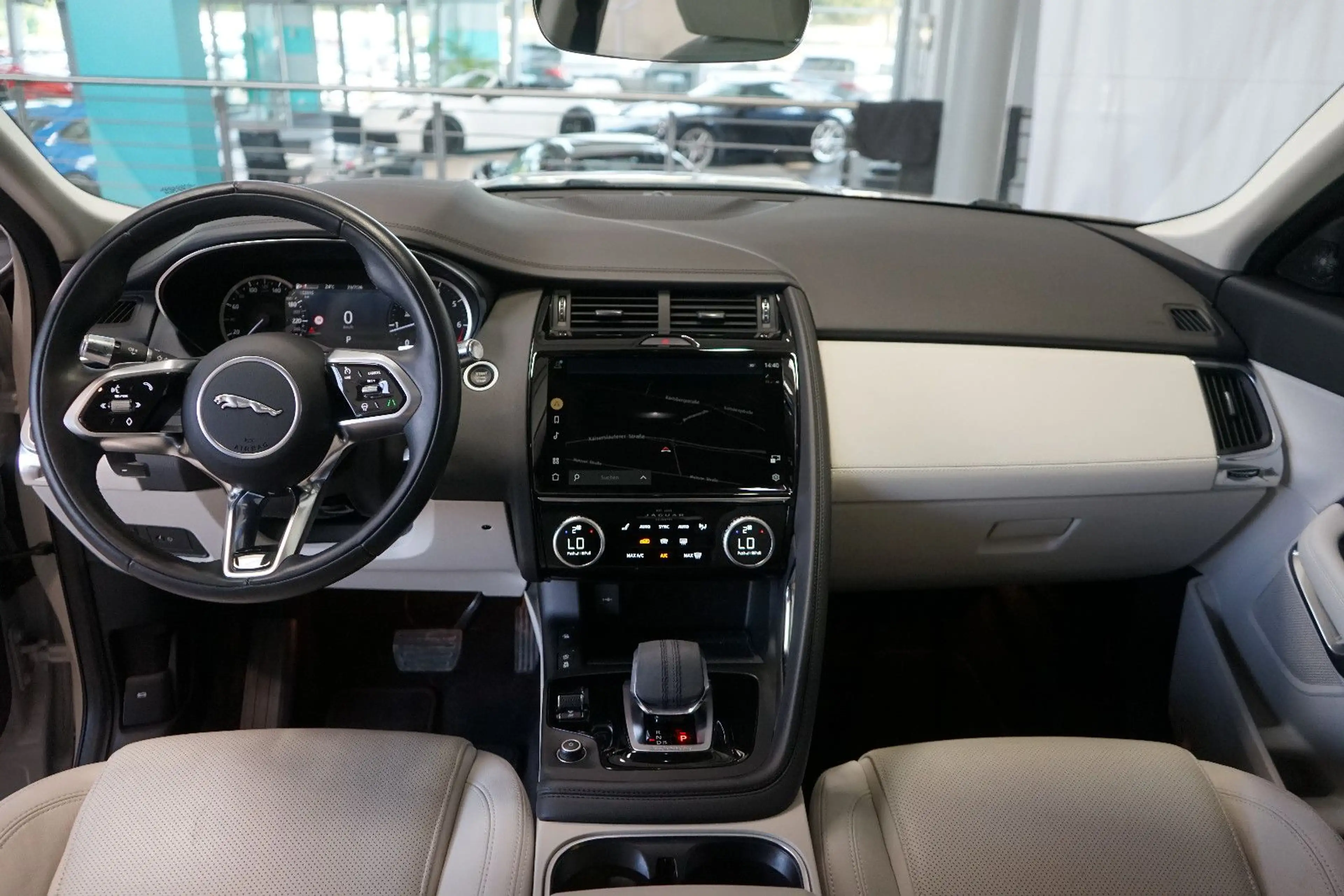 Jaguar E-Pace AWD SHZ+Leder+LED+360+Memory+KeylessEntry — photo 15