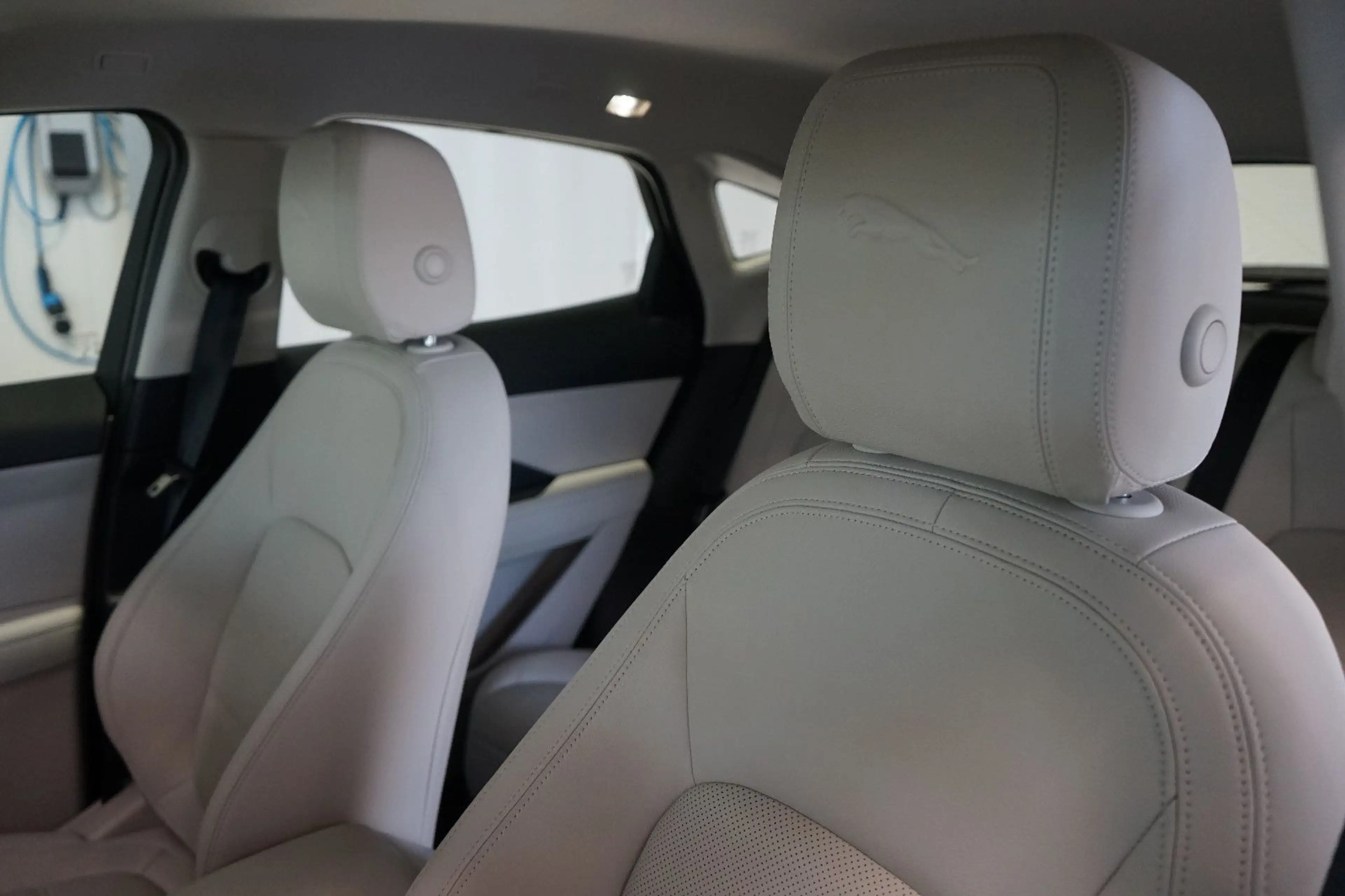 Jaguar E-Pace AWD SHZ+Leder+LED+360+Memory+KeylessEntry — photo 11