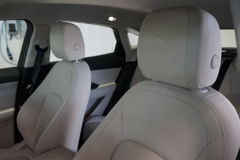 Jaguar E-Pace AWD SHZ+Leder+LED+360+Memory+KeylessEntry — photo 11