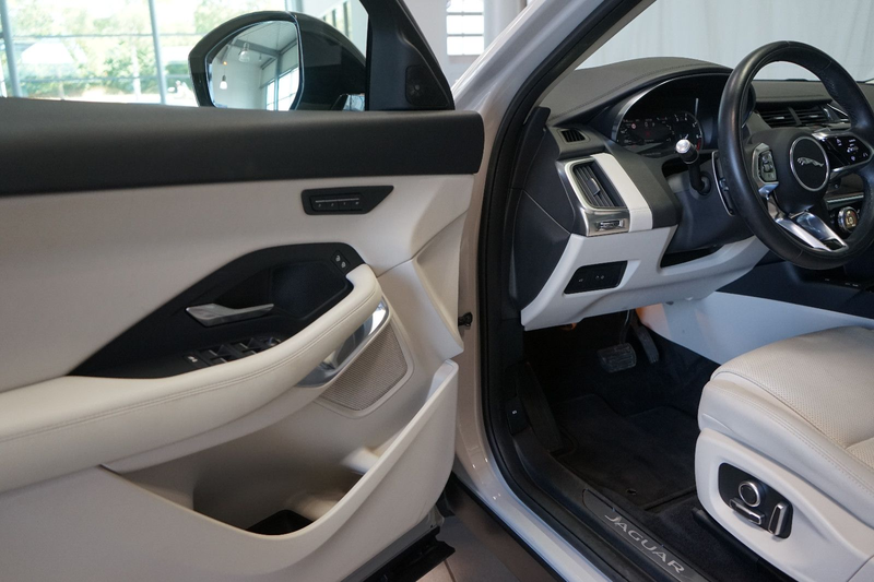 Jaguar E-Pace AWD SHZ+Leder+LED+360+Memory+KeylessEntry — photo 9