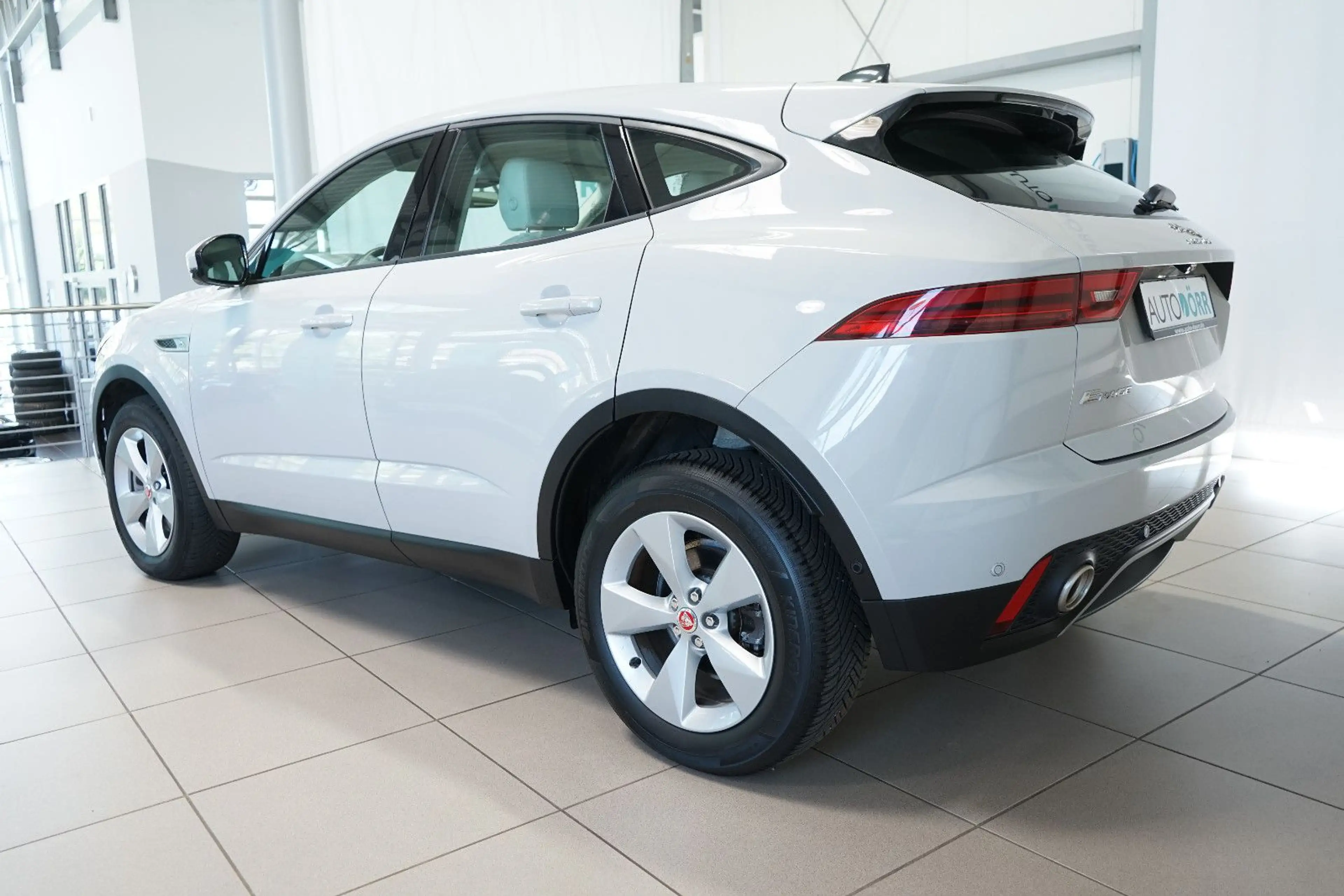 Jaguar E-Pace AWD SHZ+Leder+LED+360+Memory+KeylessEntry — photo 3