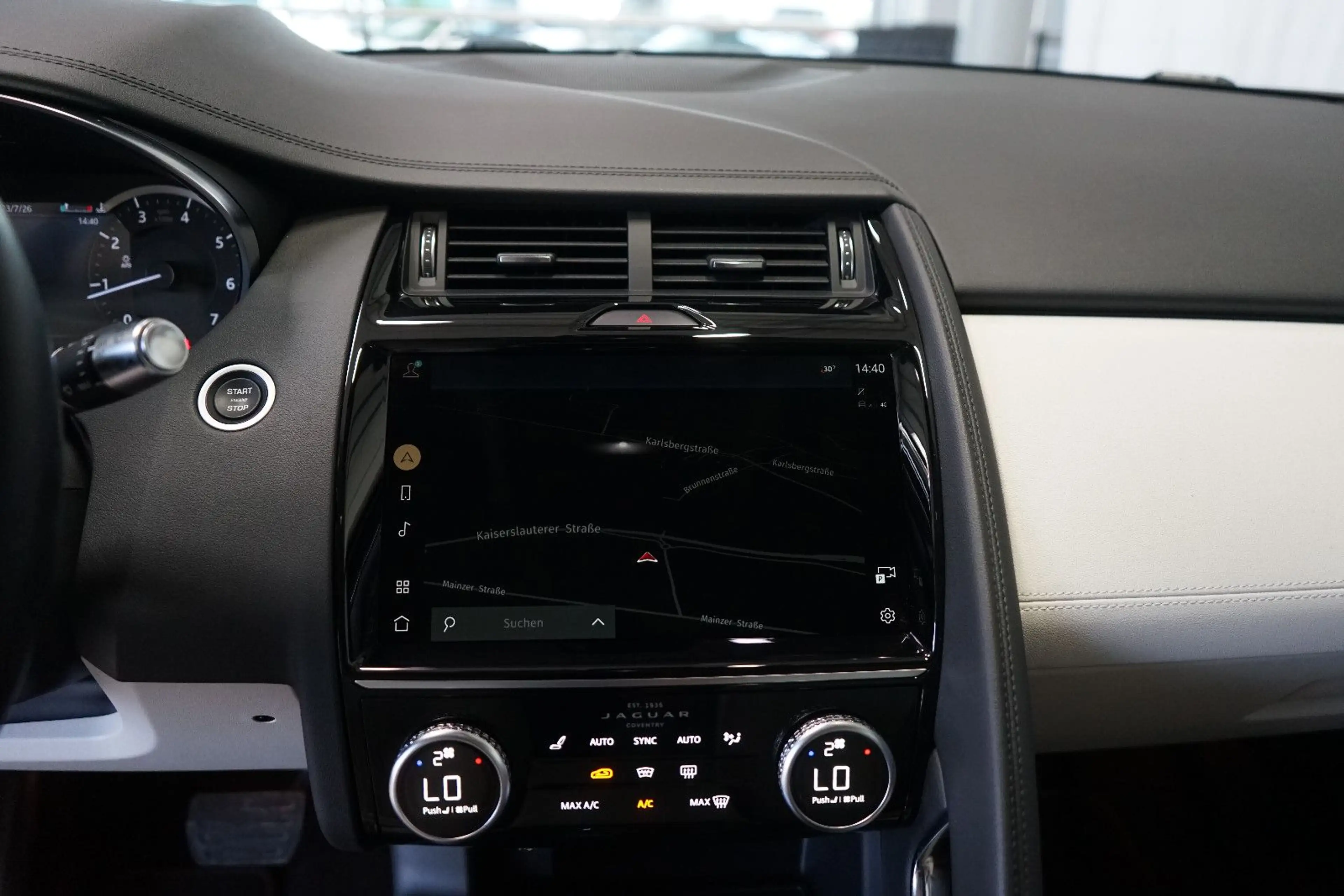Jaguar E-Pace AWD SHZ+Leder+LED+360+Memory+KeylessEntry — photo 13