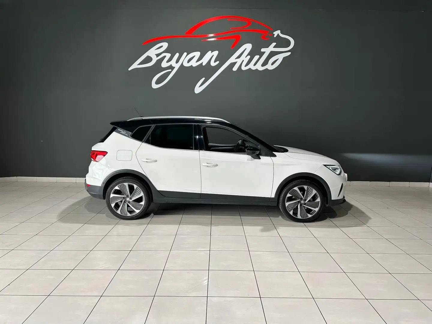 SEAT Arona 1.0 ecotsi FR 95cv Bianco - 1