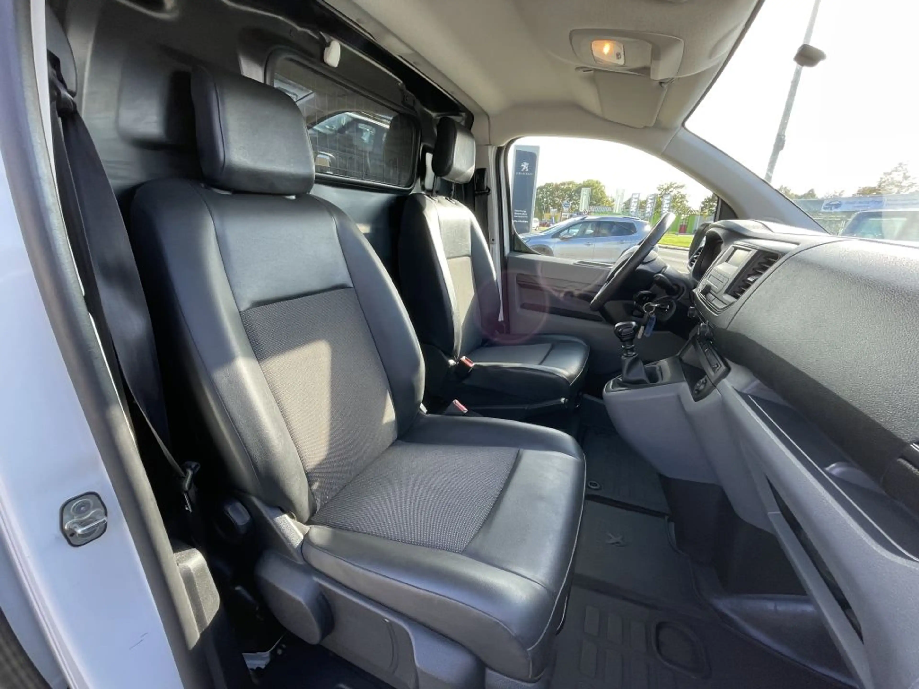 Peugeot Expert — photo 13