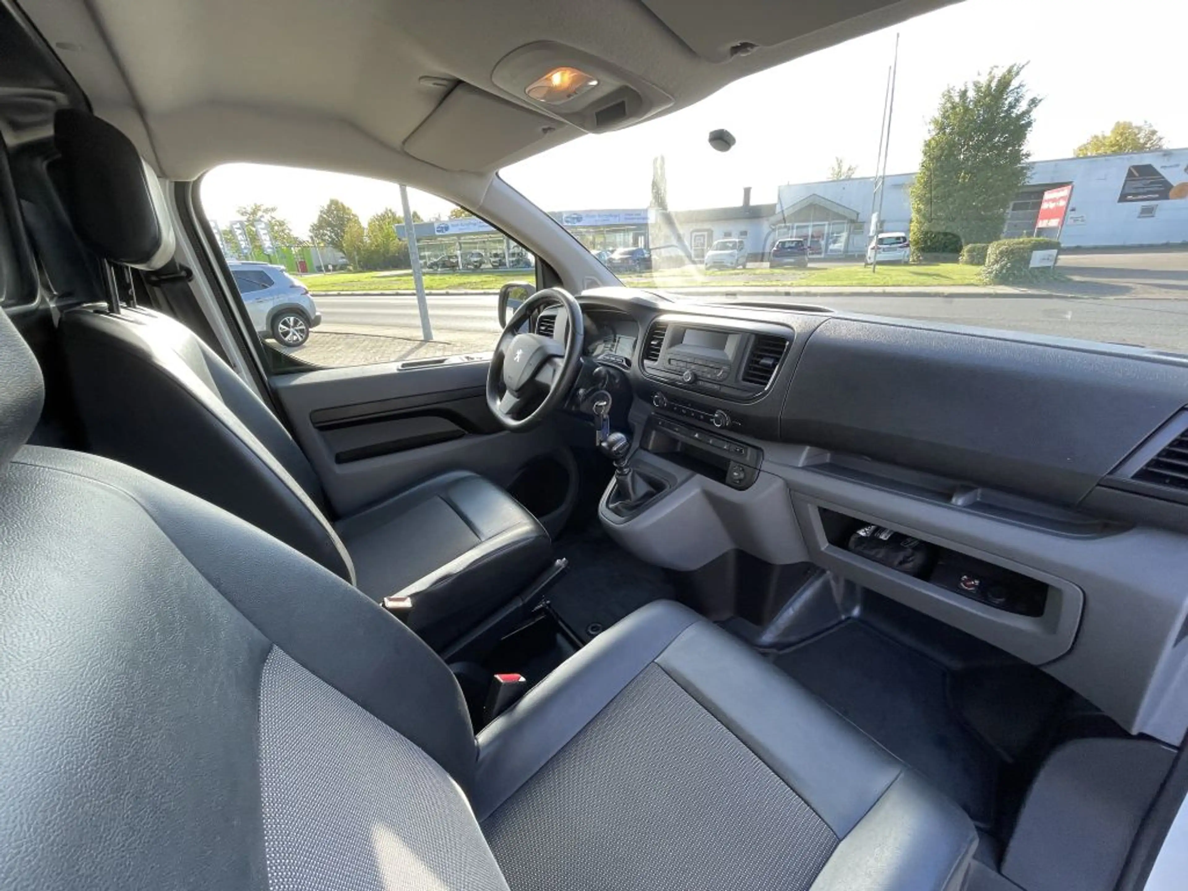 Peugeot Expert — photo 14