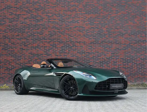 Aston Martin DB12 Volante 4.0 V8 | Green over tan - B&W