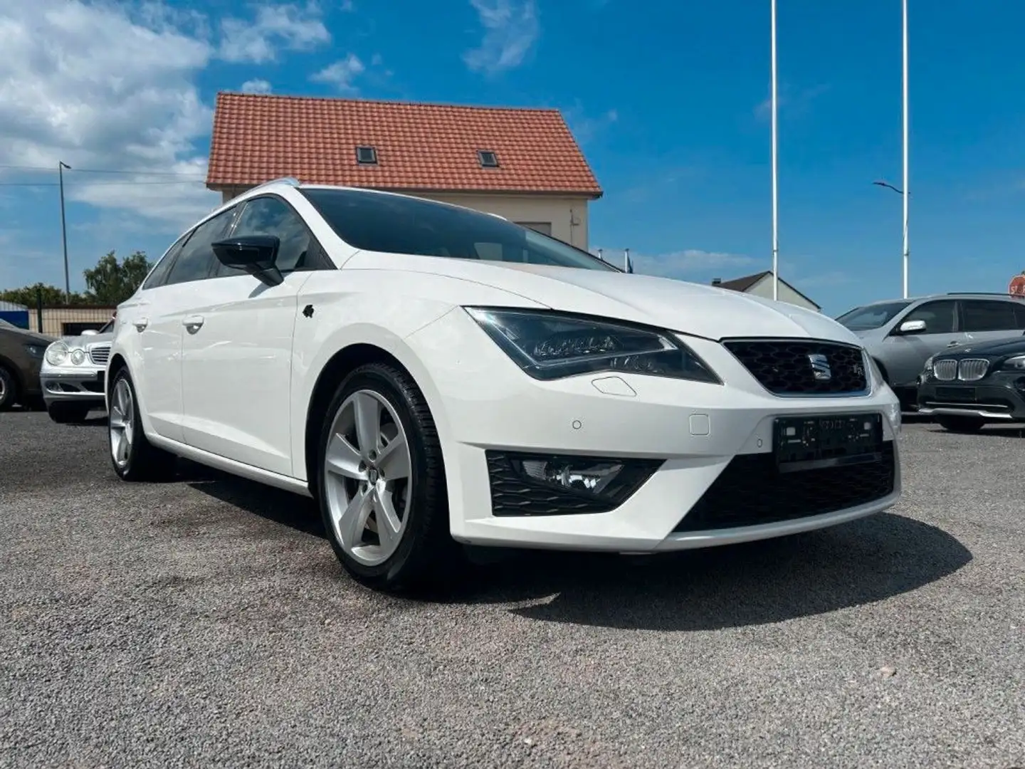 SEAT Leon 1.4 TSI ST FR SHZ + PDC + TEMP +TÜV 12/2026 Blanc - 1