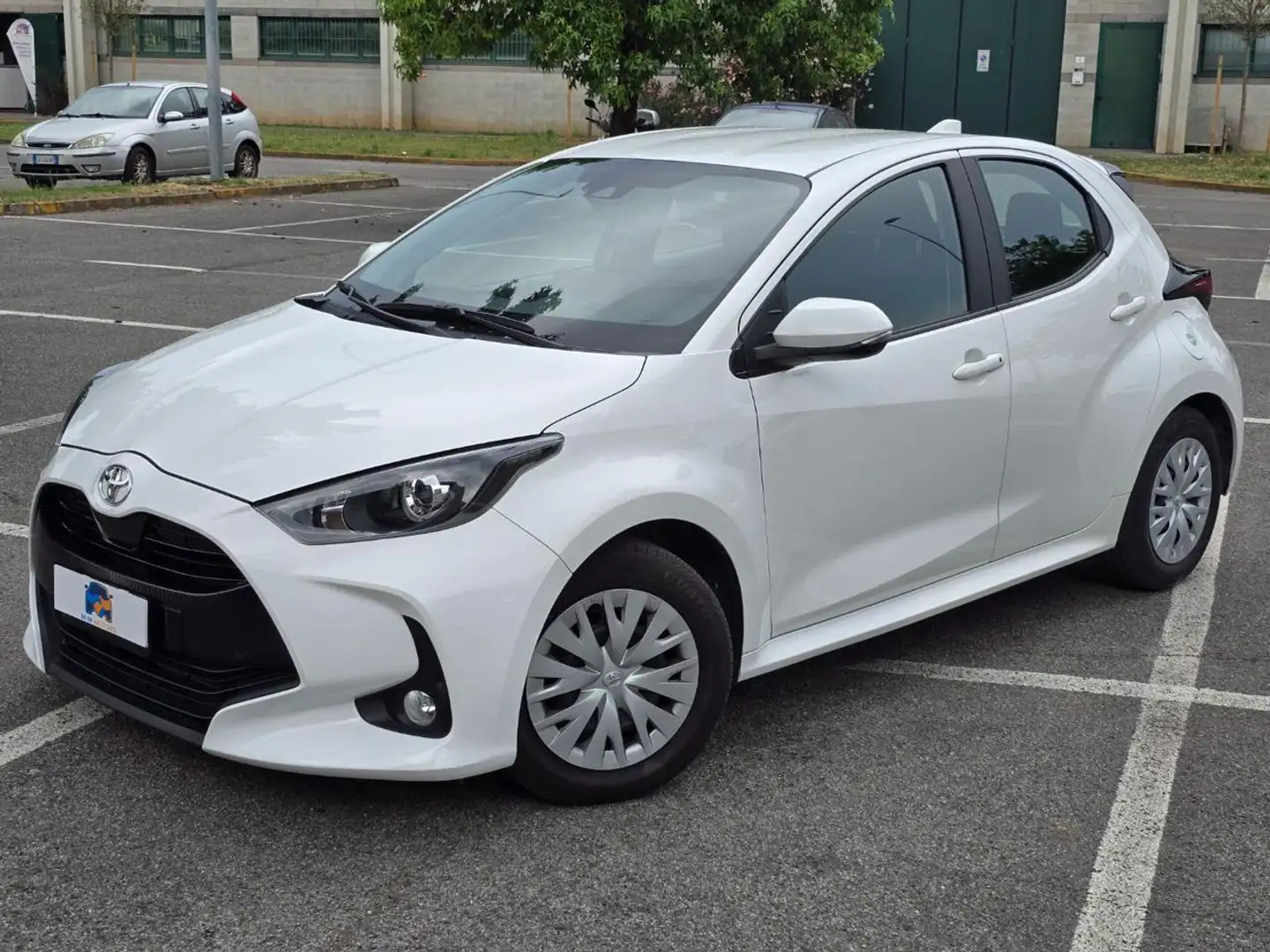 Toyota Yaris 1.0 5 porte Active Bianco - 1