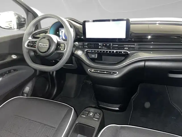 Fiat 500E view 7