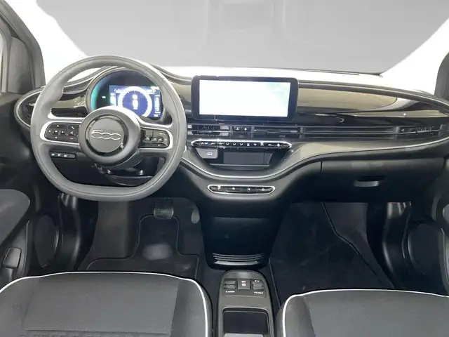 Fiat 500E view 5