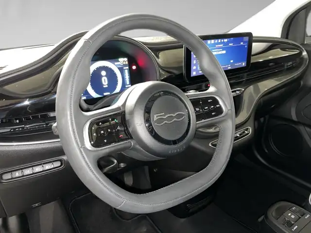 Fiat 500E view 8