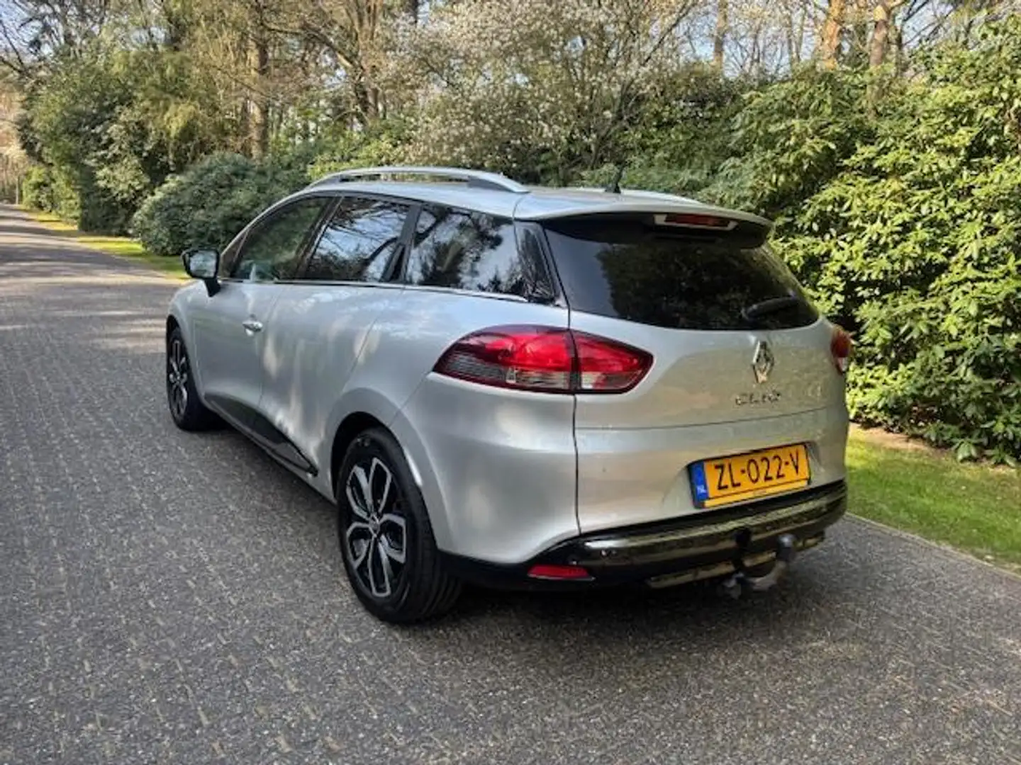 Renault Clio Estate 0.9 TCe Intens Led / Climate / DAB /1e eige Grau - 2