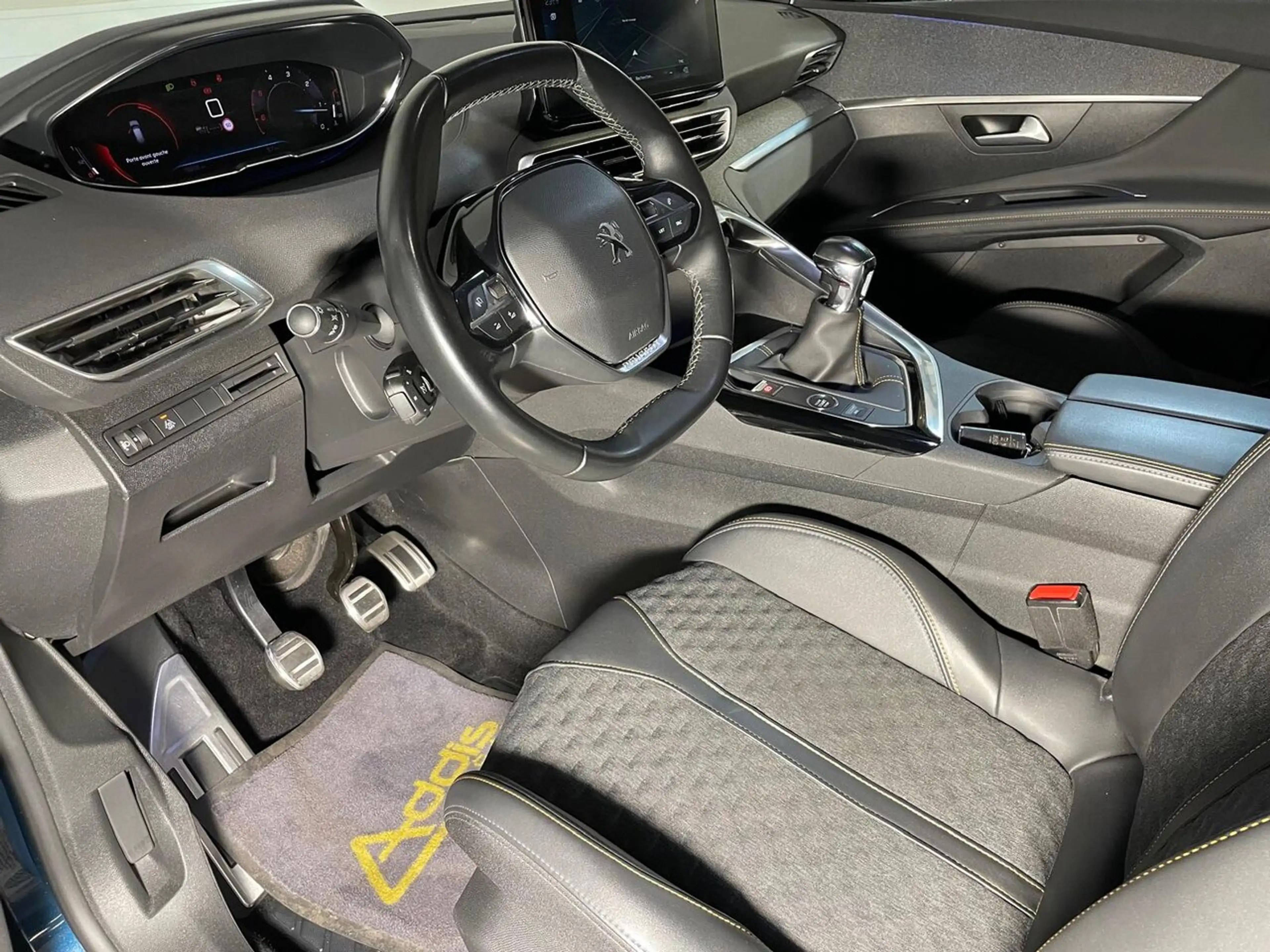 Peugeot 3008 1.5 BlueHDI 130 ALLURE ROAD TRIP I-COCKPIT GPS — photo 3
