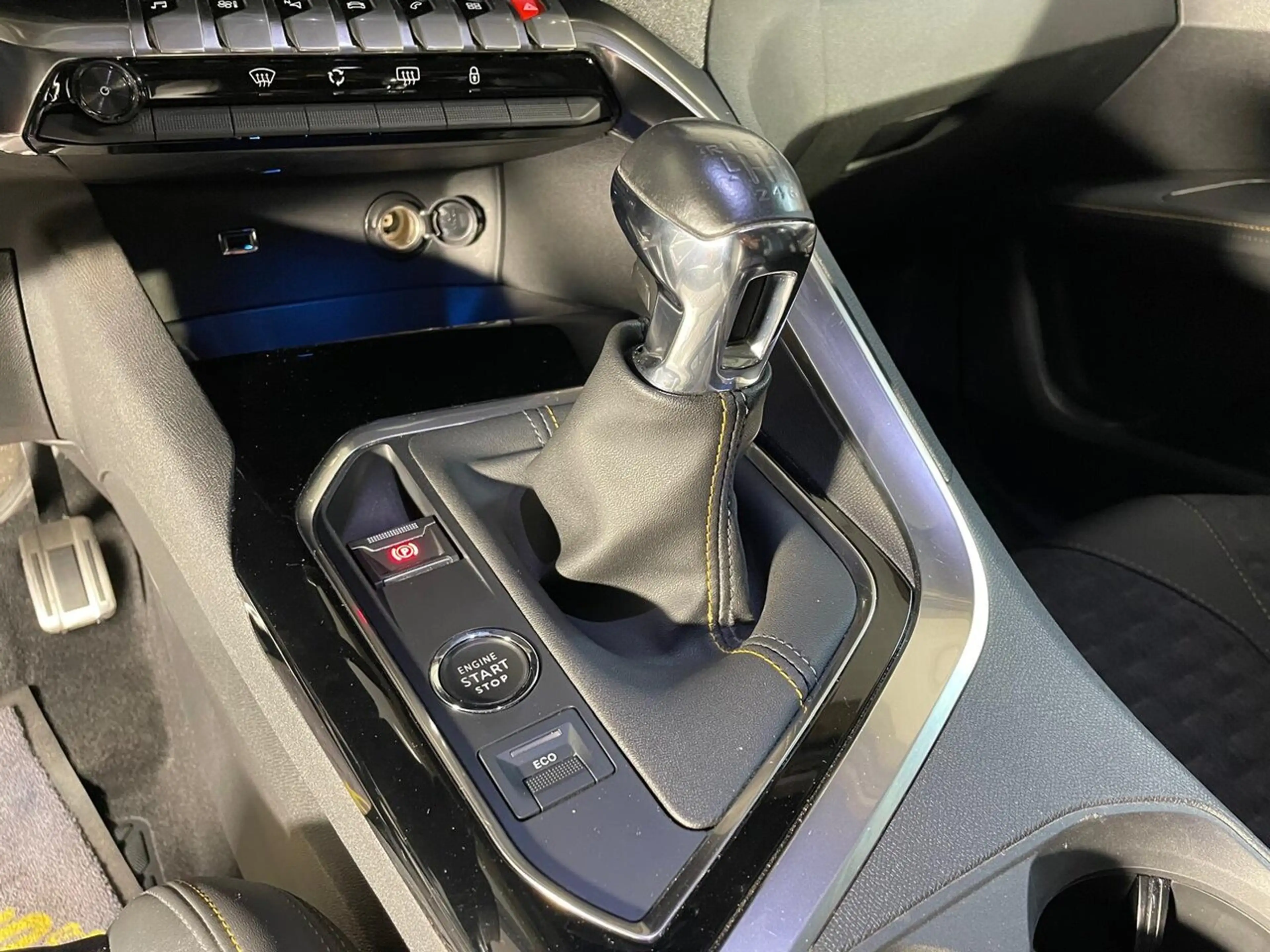 Peugeot 3008 1.5 BlueHDI 130 ALLURE ROAD TRIP I-COCKPIT GPS — photo 7