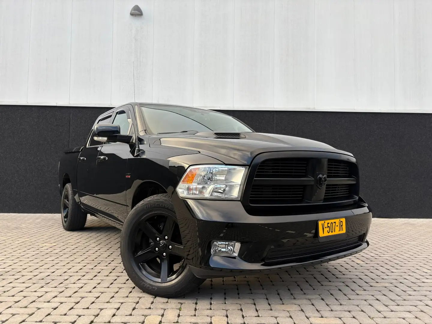 Dodge RAM 1500 5.7 V8 4x4 Quad Cab 6'4 - Pano - Magnaflow - Noir - 1