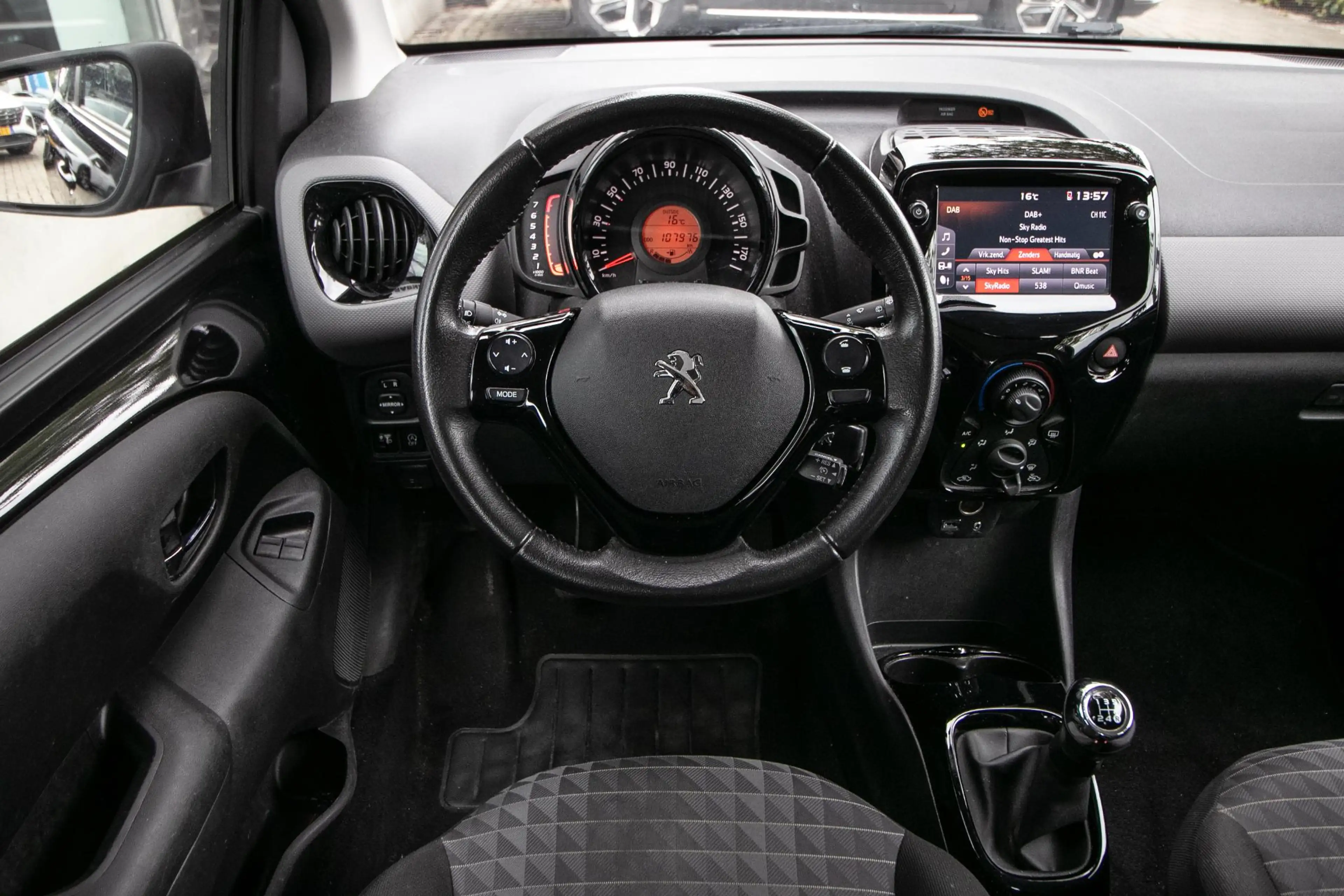 Peugeot 108 1.0 e-VTi Allure | Lmv | Carplay | Airco | — photo 14