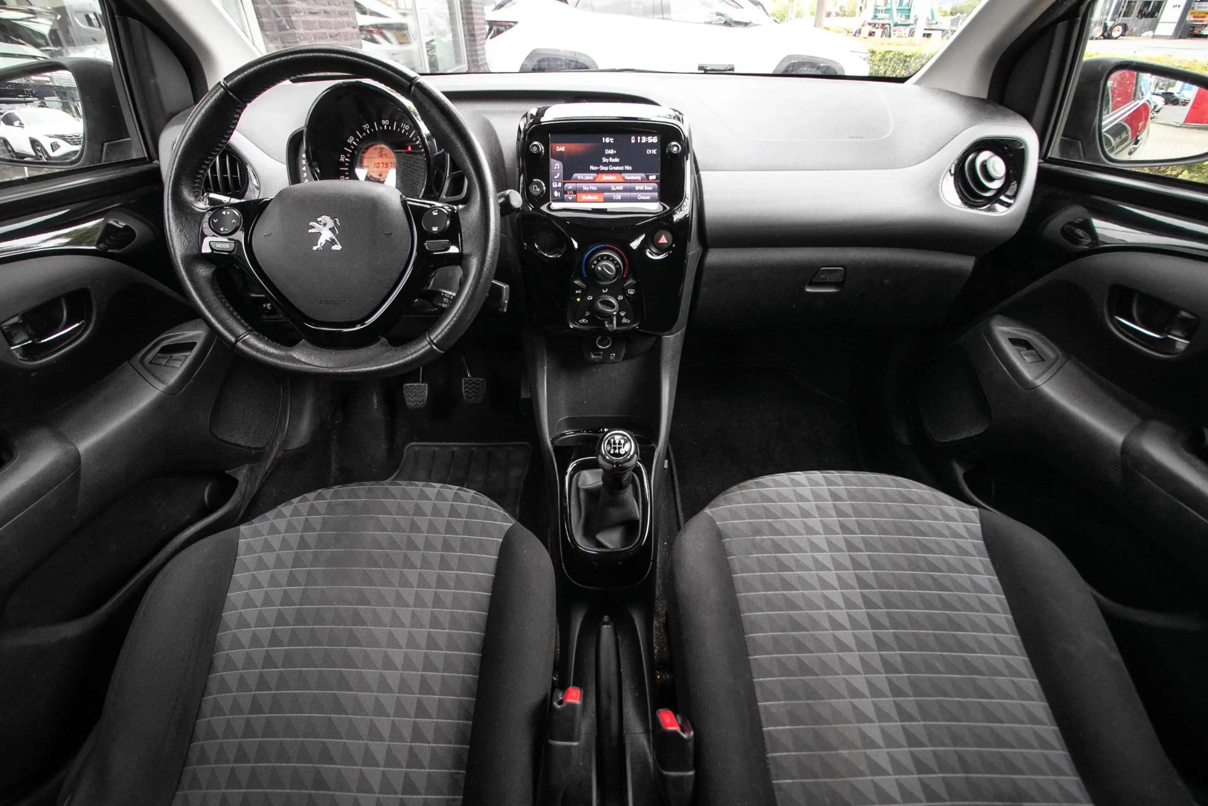 Peugeot 108 1.0 e-VTi Allure | Lmv | Carplay | Airco | — photo 13