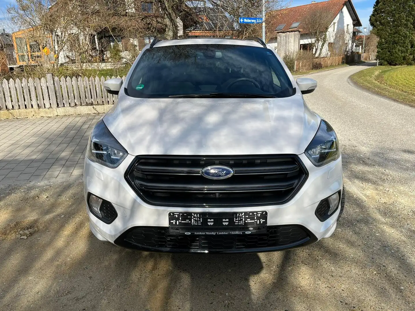 Ford Kuga 1.5 EcoBoost 2x4 ST-Line Weiß - 1