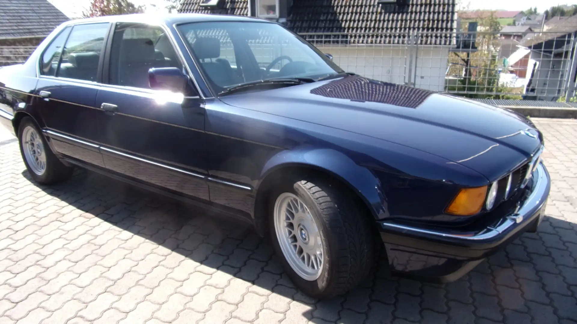 BMW 750 i Automatik (E32) Bleu - 1