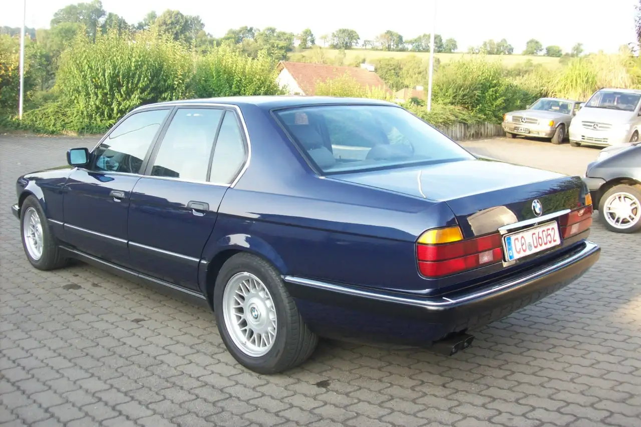 BMW 750 i Automatik (E32) AHK, foto 4